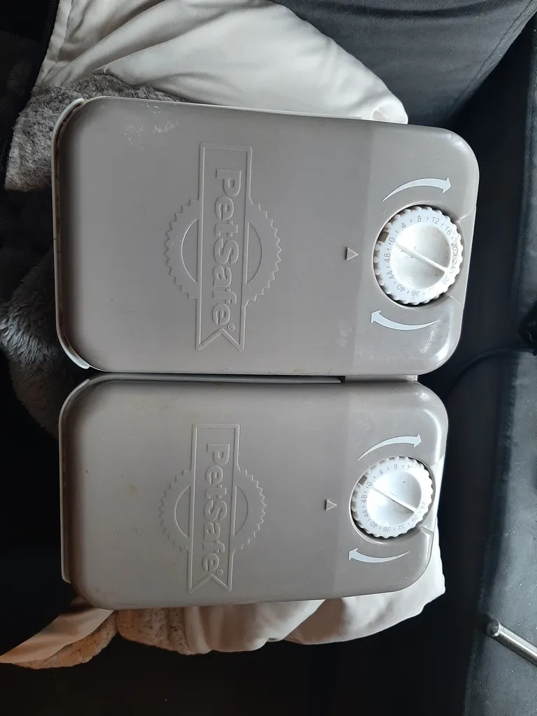 Timed pet feeder photo 1