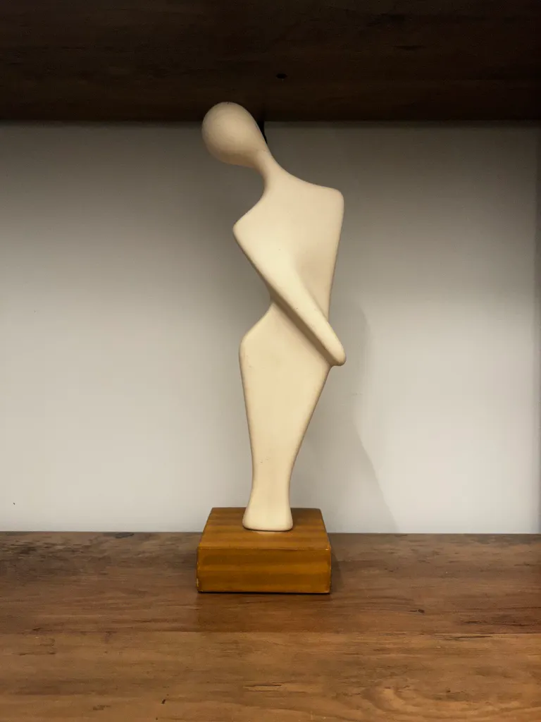 Gorgeous Picturesque Modern White Statue photo 1