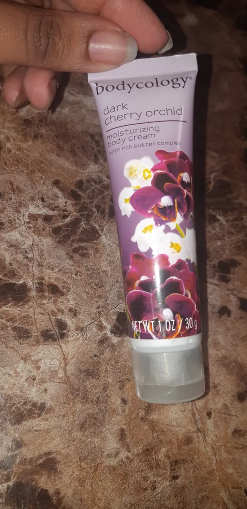 Bodycology dark cherry orchid  photo 1