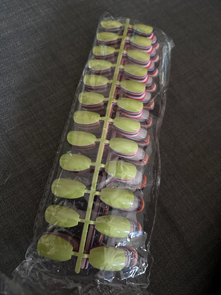 Press on  nails  photo 1