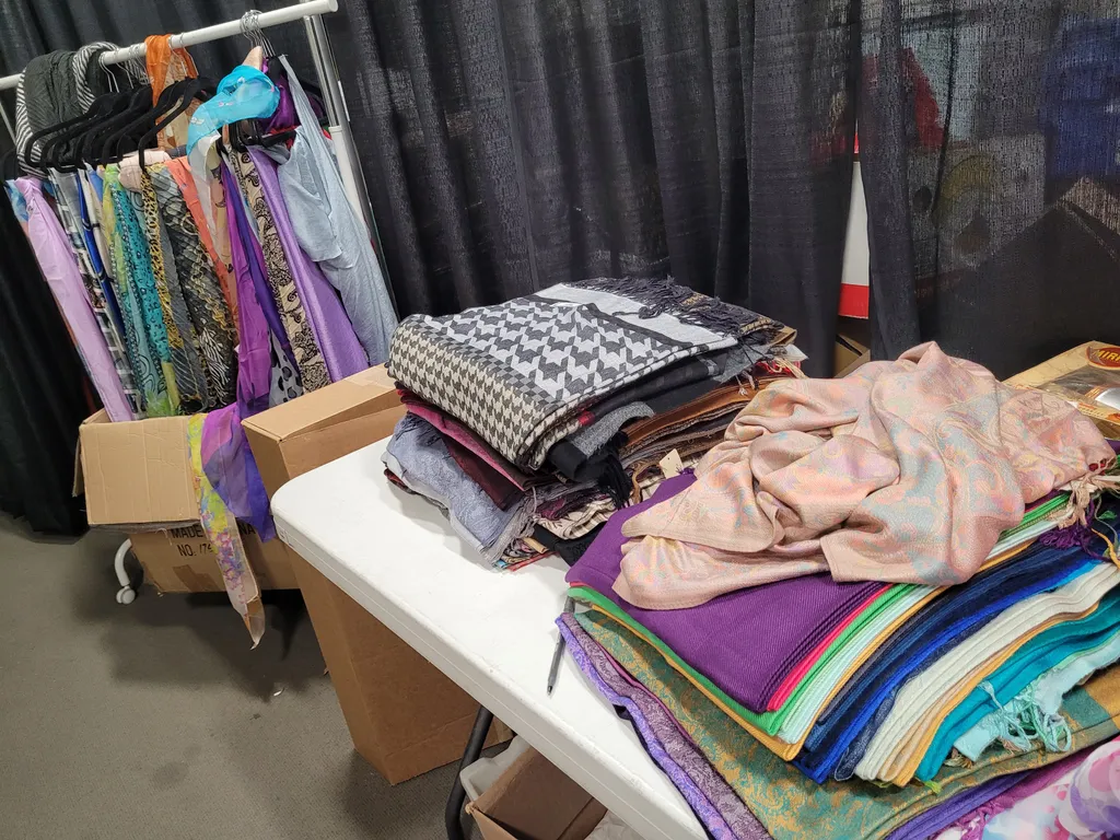 Hundred never worn scarves photo 1