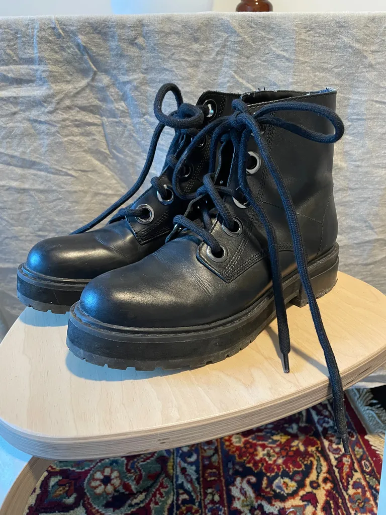 Size 27 military boots  photo 1