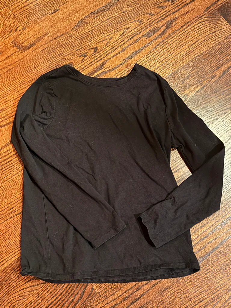 CAT & JACK BLACK LONG SLEEVE SIZE FITS APPROX 10/12 photo 1