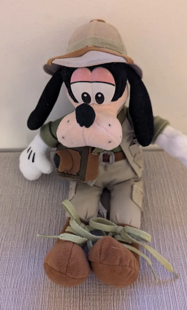 New Signed Disney Goofy Safari Animal Kingdom  Plush Toy photo 1