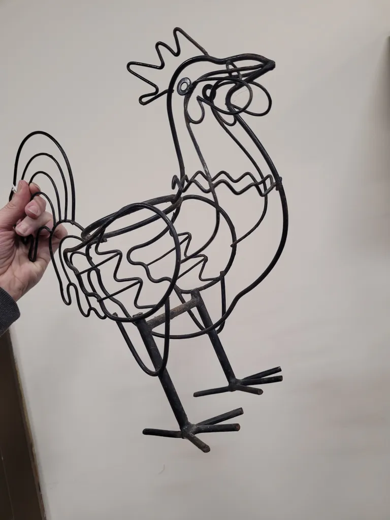 Chicken sculpture  photo 1