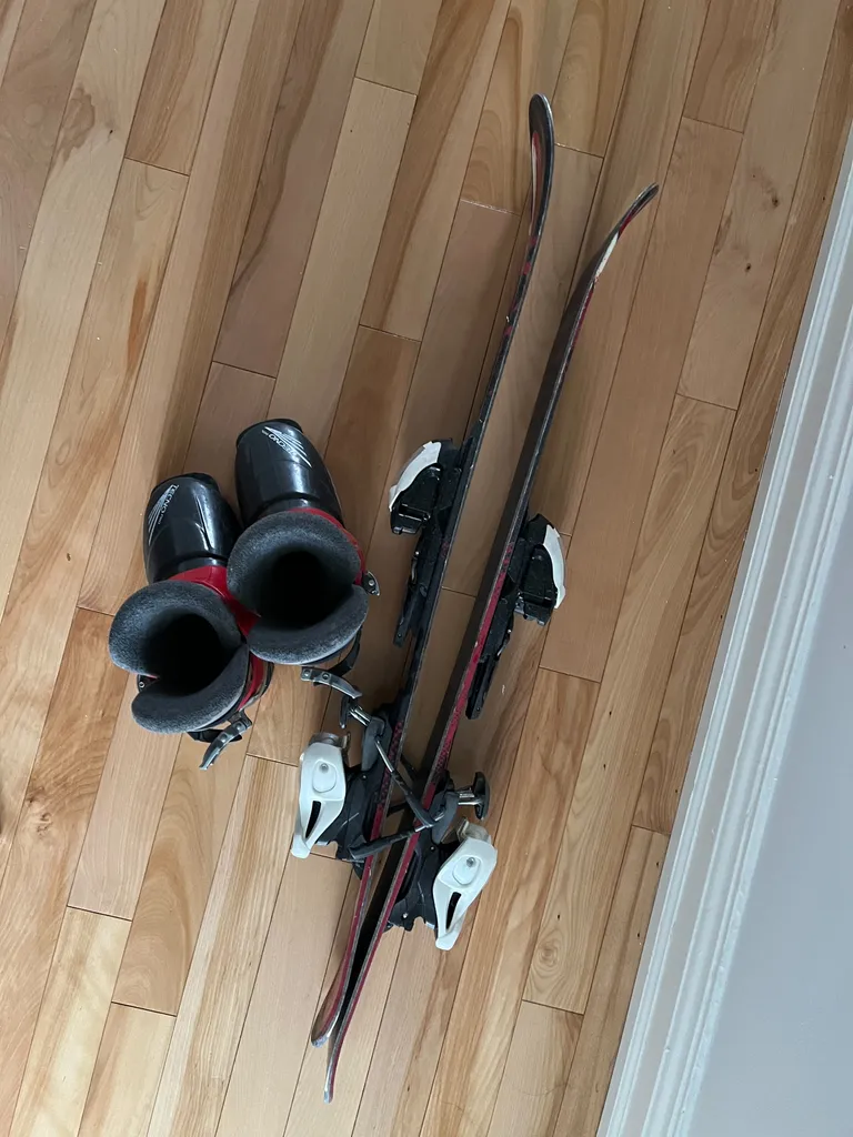 Ski boots/skis photo 1