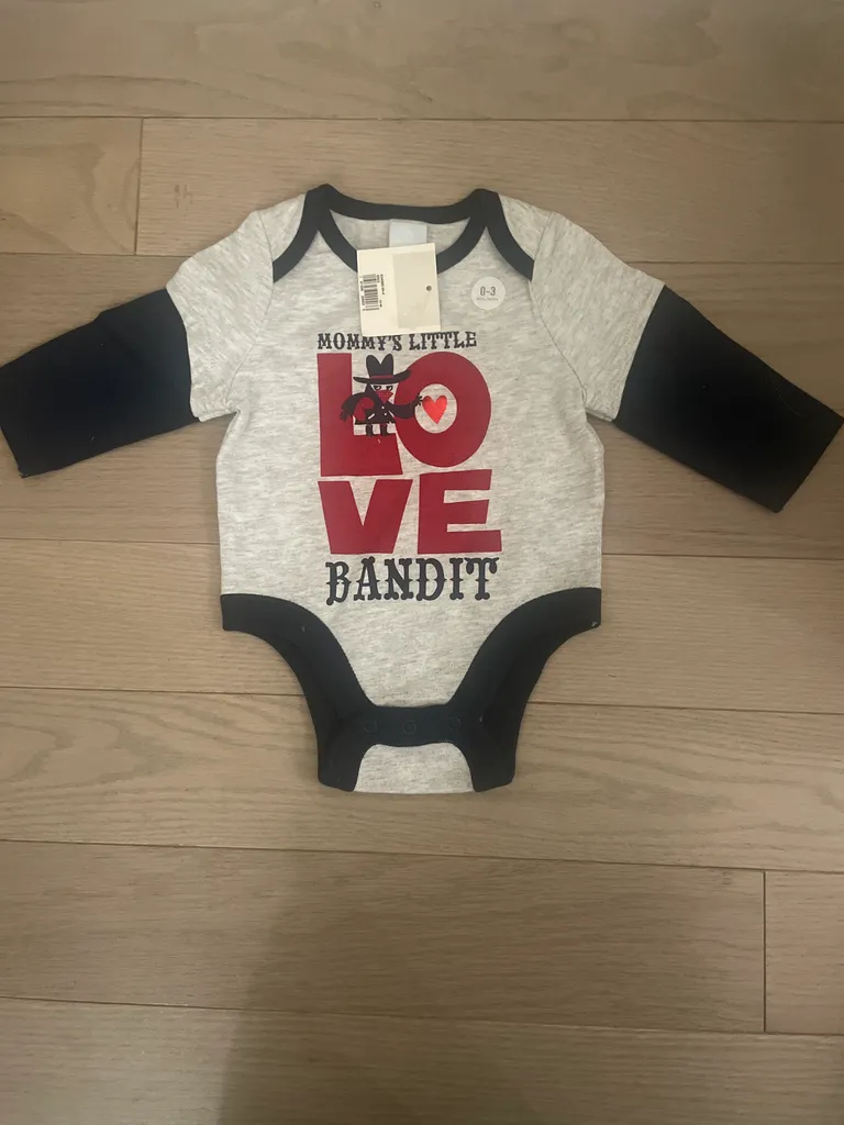 🎁 BNWT old navy onesie newborn  photo 1
