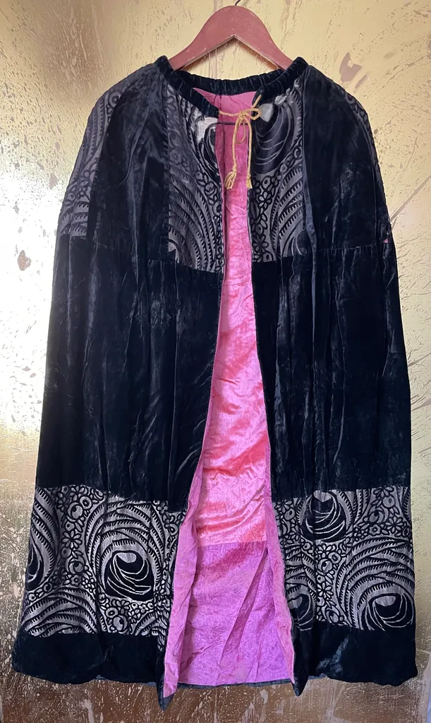 L-XL Antique Velvet Cape 💝 photo 1