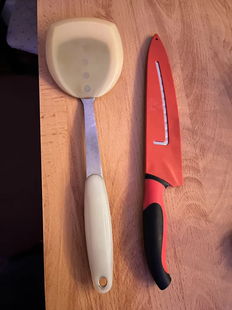 Knife and utensil photo 1