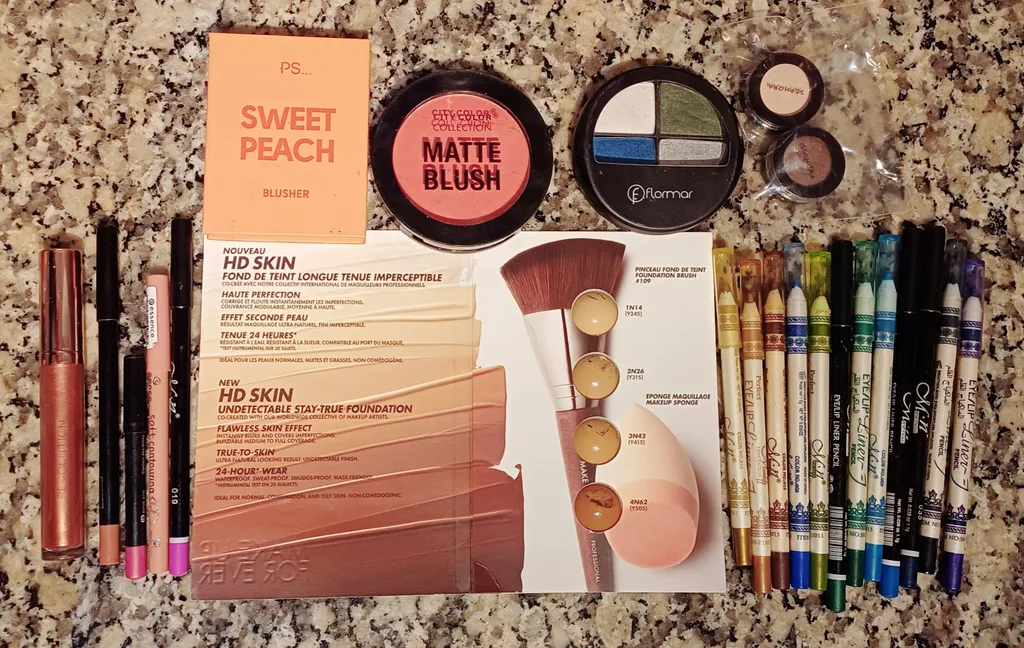 Makeup items photo 1