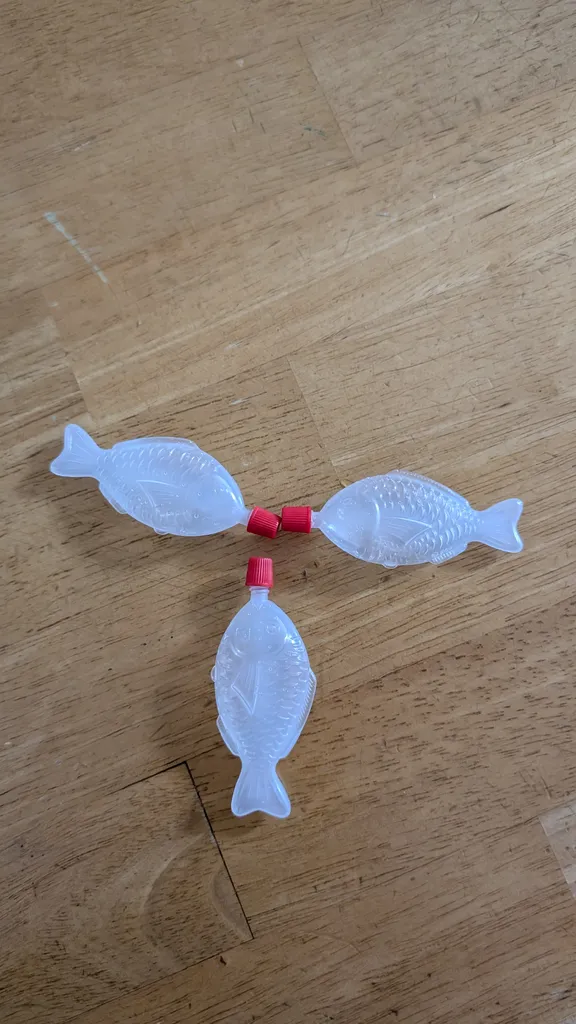 Free  reusable takeout Soy sauce container fish shape  photo 1