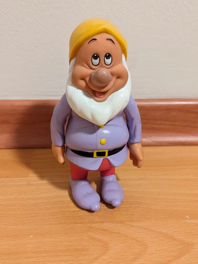 Disney Snow White Sneezy Figurine photo 1