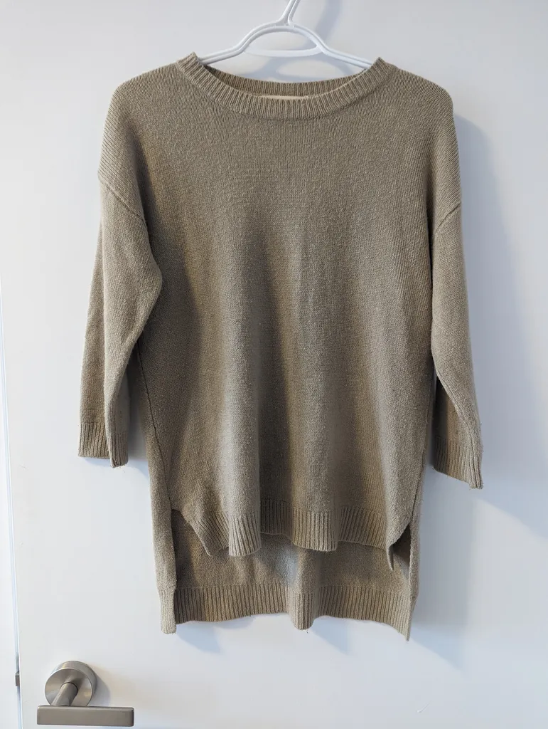 *FREE* 🆓 Sweater - Size S photo 1