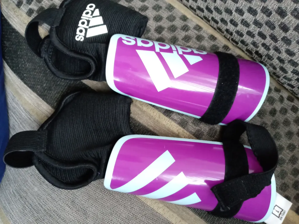 Little girls size M shin pads photo 1