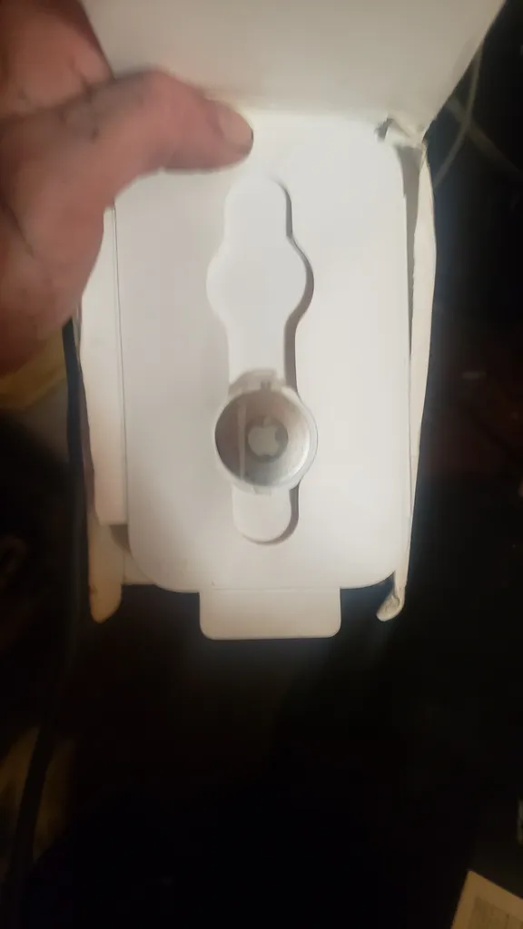 Apple air tag #1 left photo 1