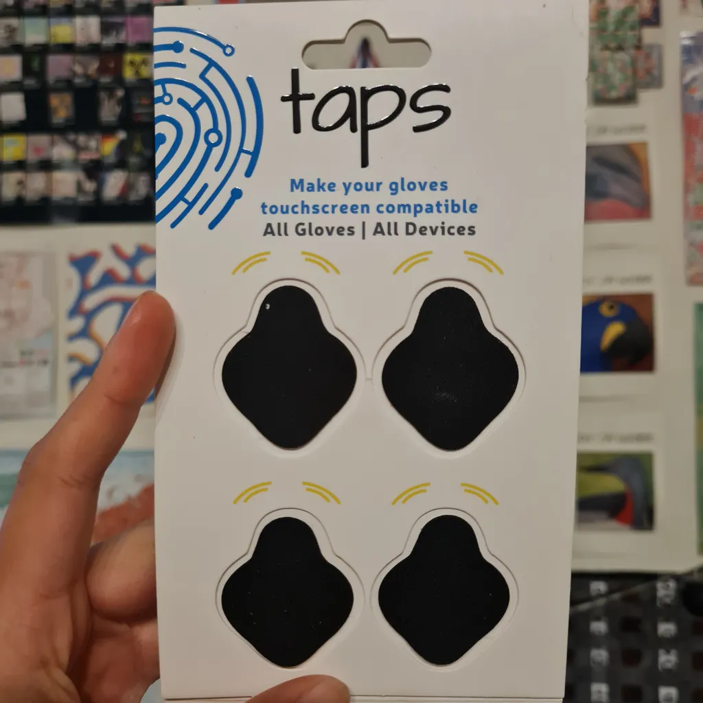 Nanotips touchscreen glove photo 1