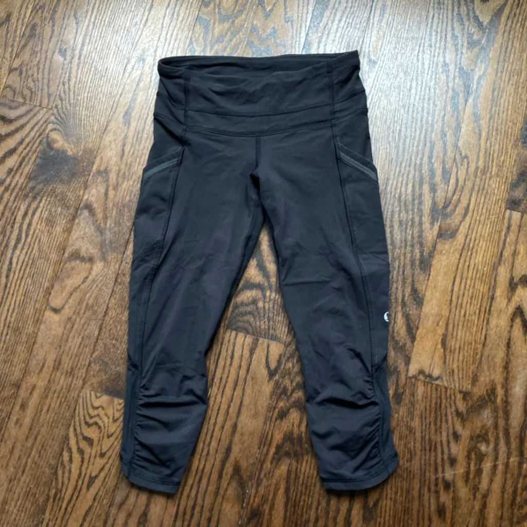 LULULEMON CAPRI SIZE 2 photo 1