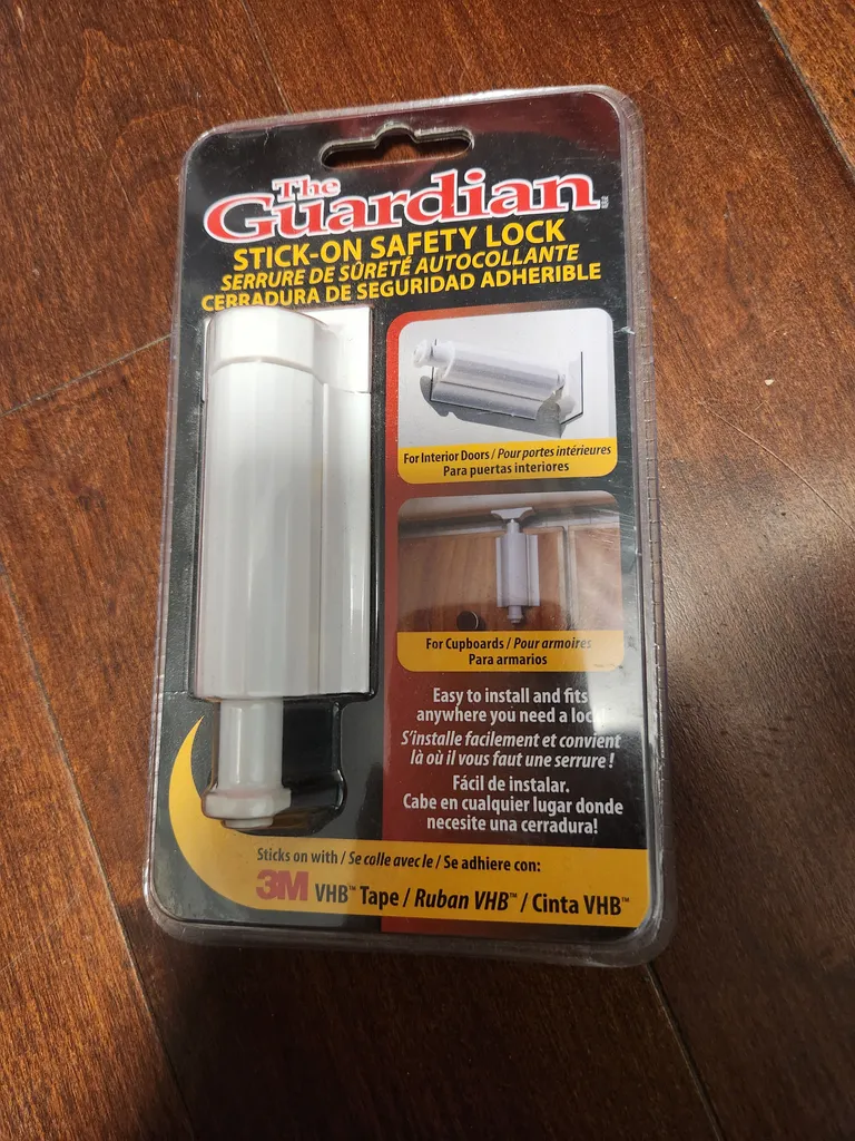 Guardian Stick-on Safety Lock BNIP photo 1