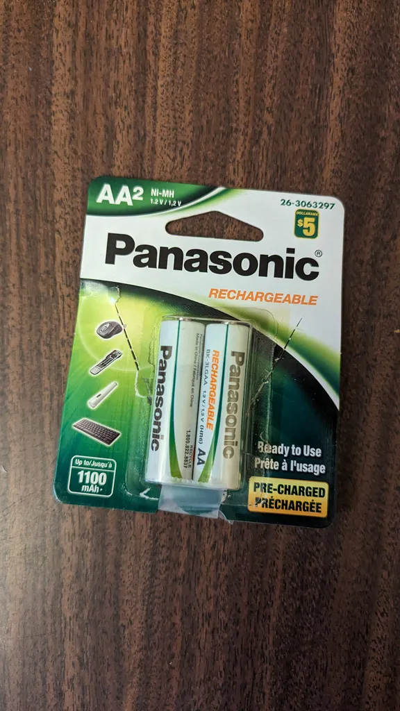 Rechargeable batteries AA photo 1