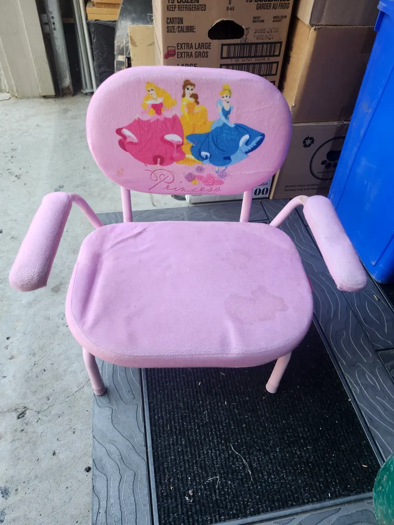 Princess chair photo 1