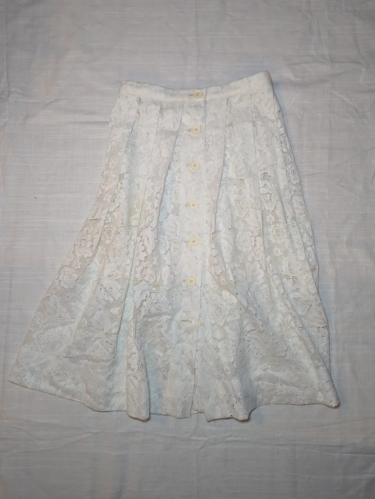 White lace shirt photo 1