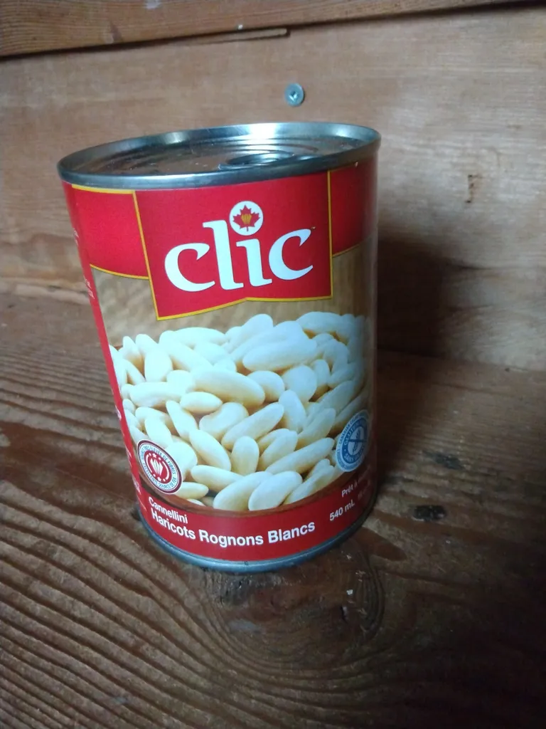 Canned White Cannellini kidney beans photo 1