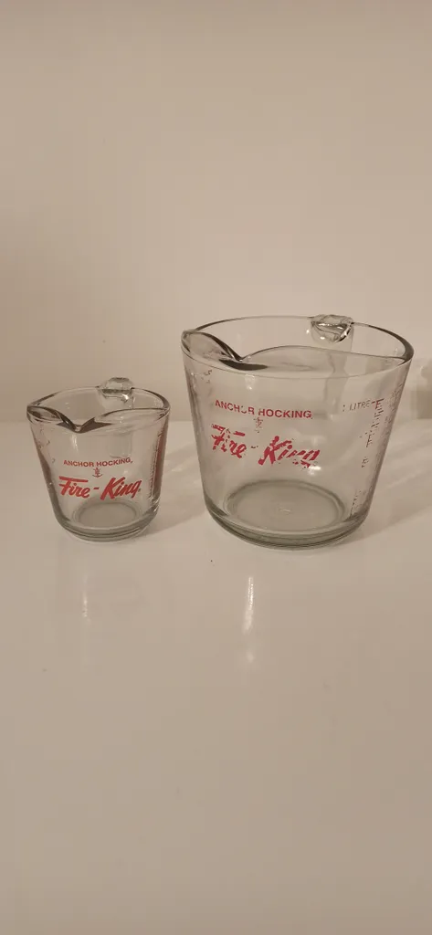 Glass measuring cups photo 1