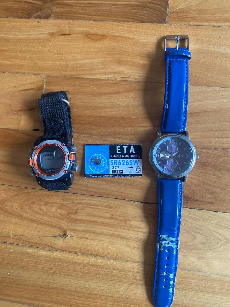FREE watches and battery photo 1