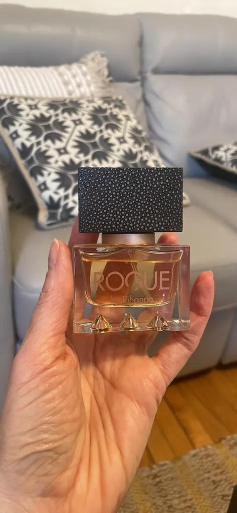 Perfume Rogue by Rihanna  photo 1
