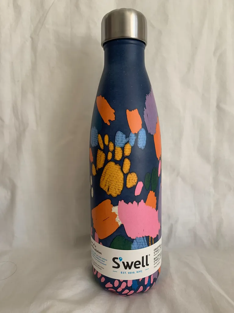 Swell water bottle BNIB photo 1