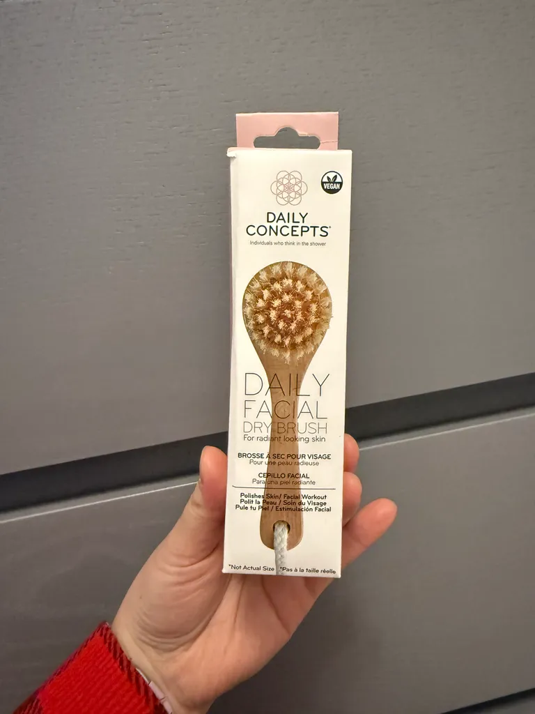 Daily concepts - facial brush photo 1