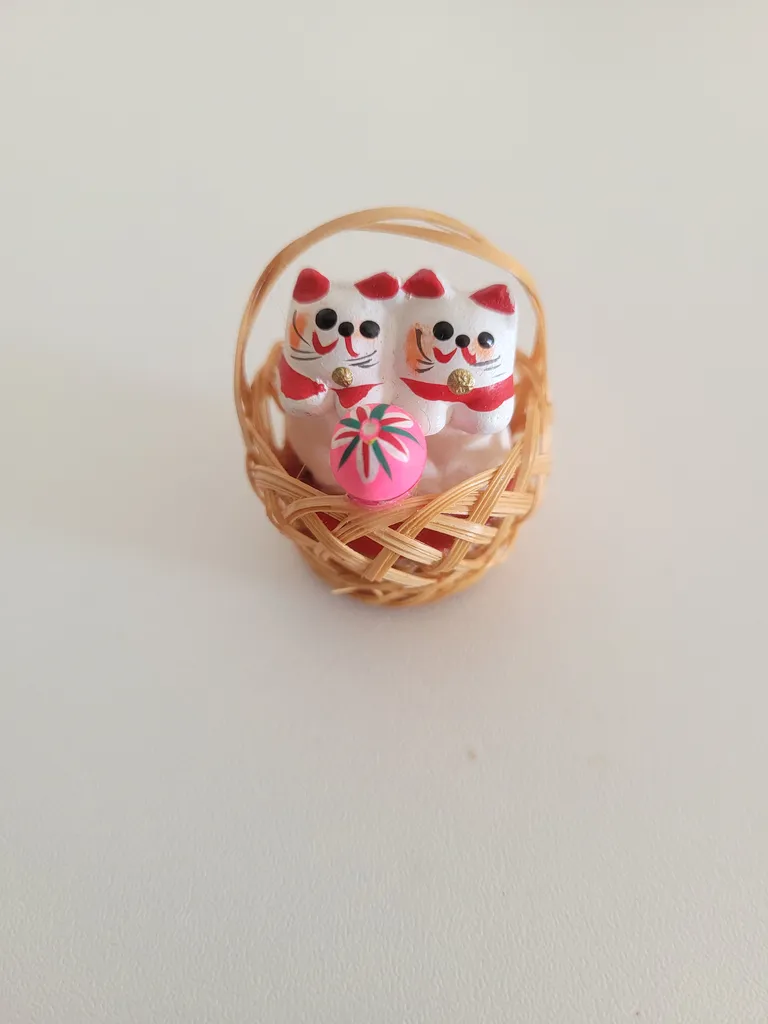 Japanese Cat Figurine photo 1