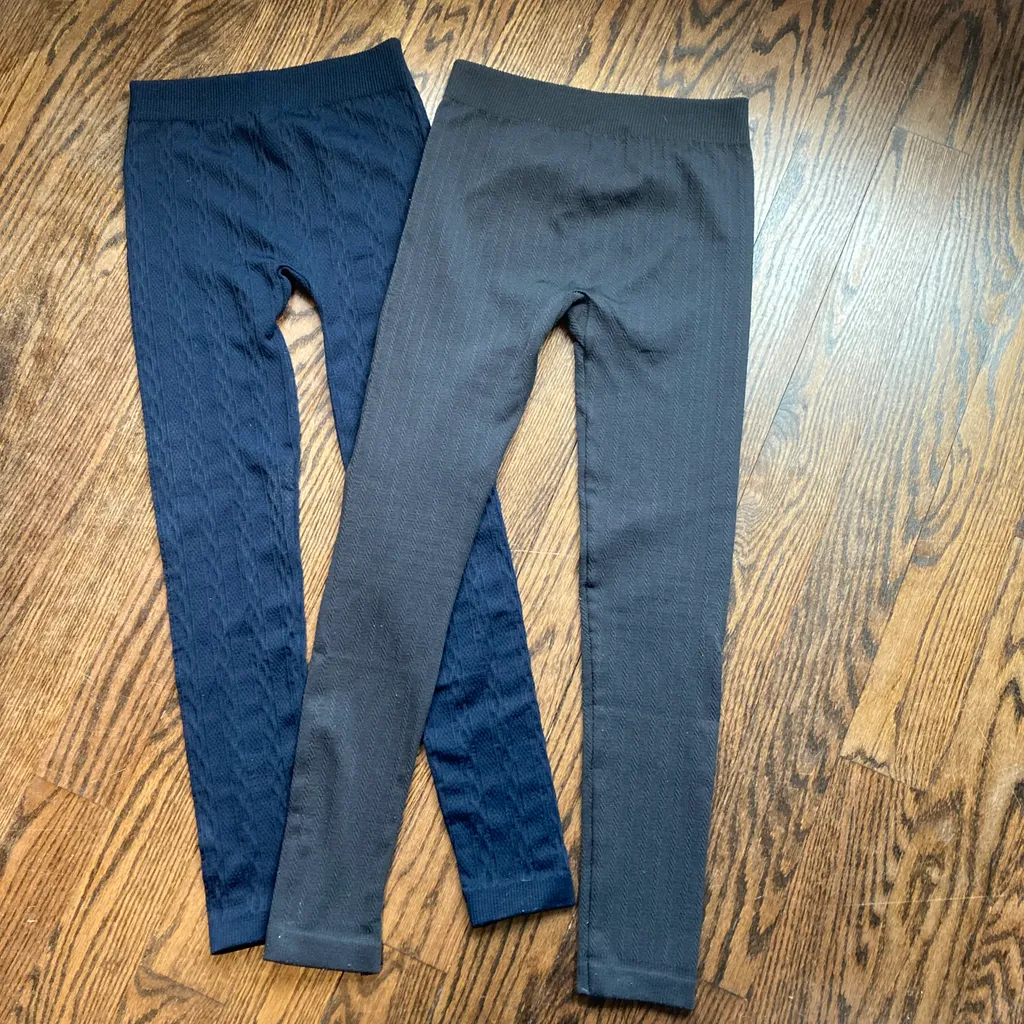 TWO LEGGINGS  photo 1