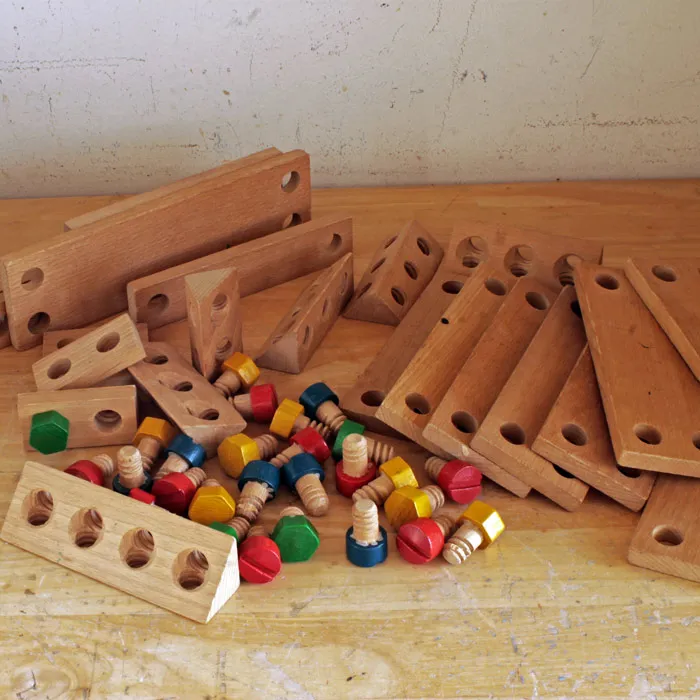 Wooden Screw Together Toy photo 1