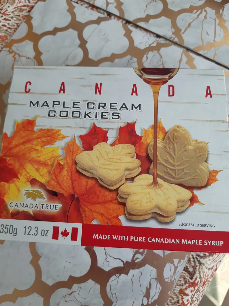 maple leaf cookies photo 1