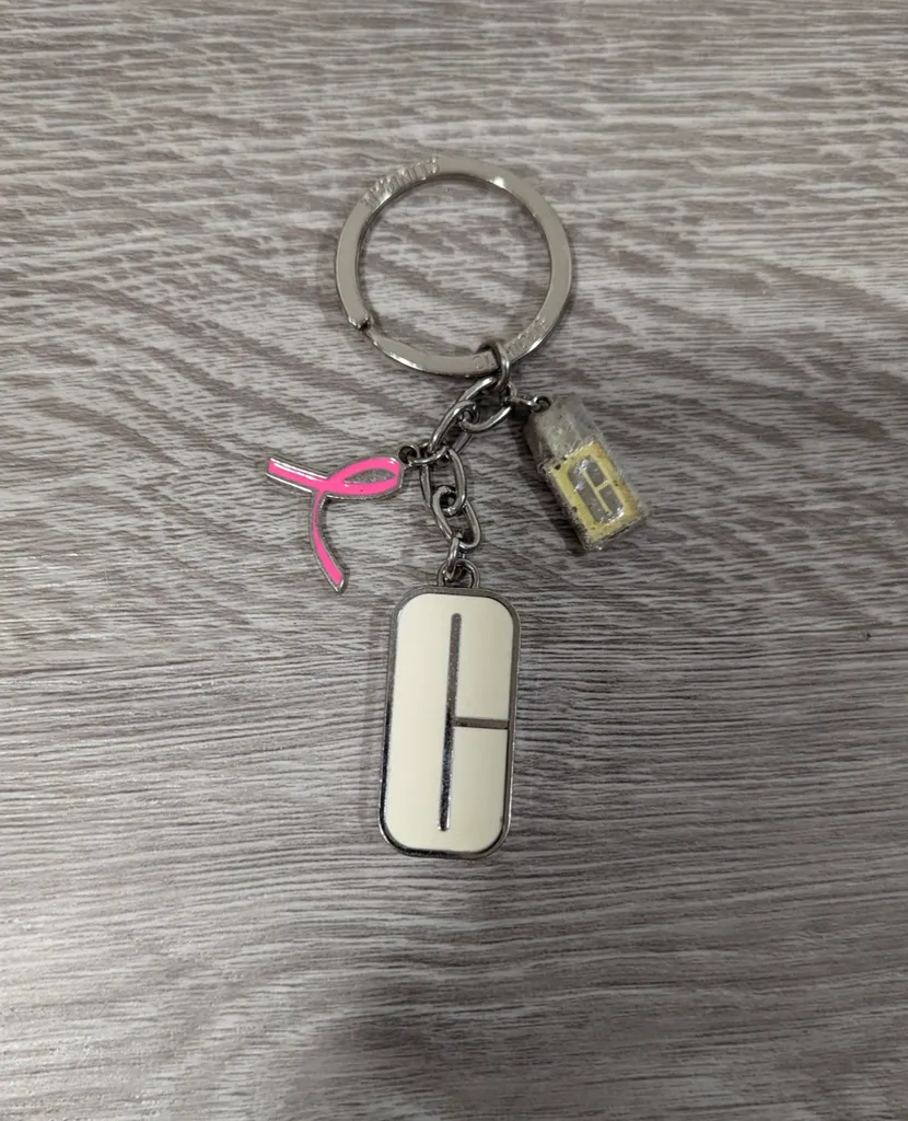 Clinique Keychain with Pink Ribbon photo 1