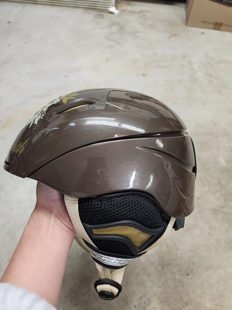 Smith ski/ snowboarding helmet  photo 1