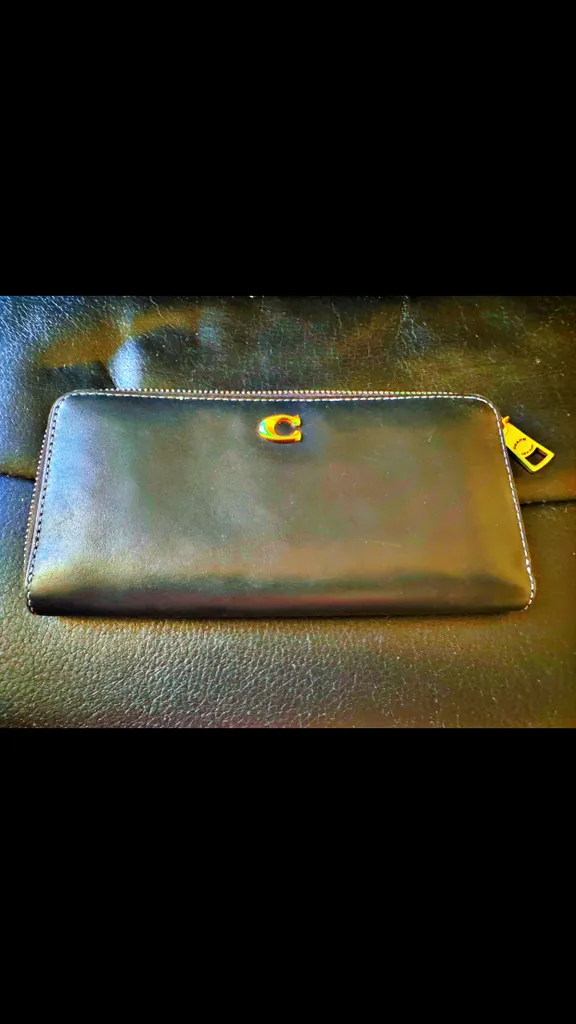 (BRAND NEW) Coach (Black & Gold) WOMEN’S wallet photo 1