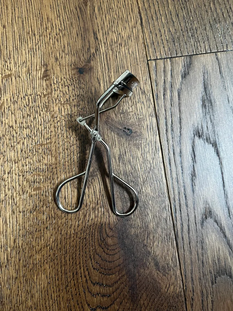 Shu Uemura eyelash curler photo 1