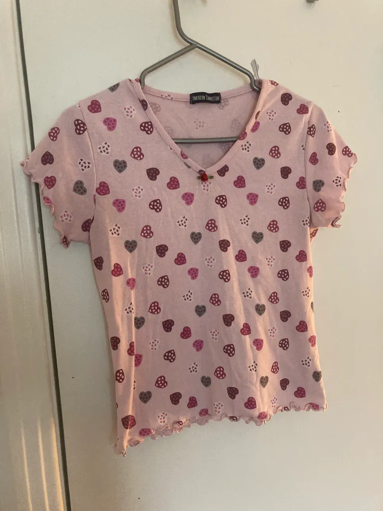 Y2K Vintage Heart Lettuce Hem Tee - L photo 1