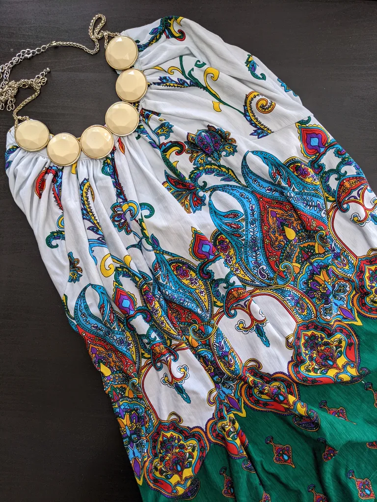 Halter neck top photo 1