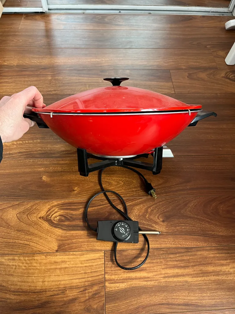 West Bend electric wok photo 1
