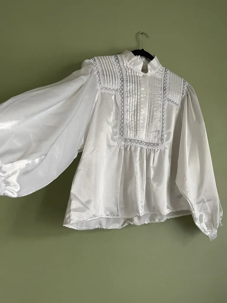 White silky blouse photo 1