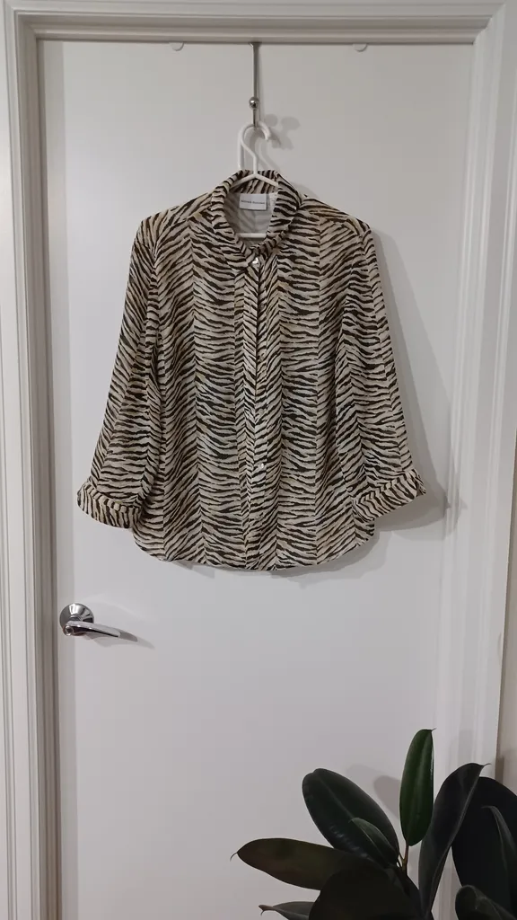 Animal print blouse photo 1