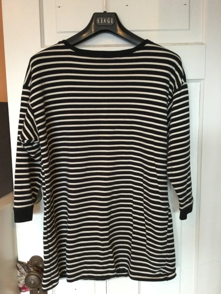 Large soft stretchy  sweater  photo 1