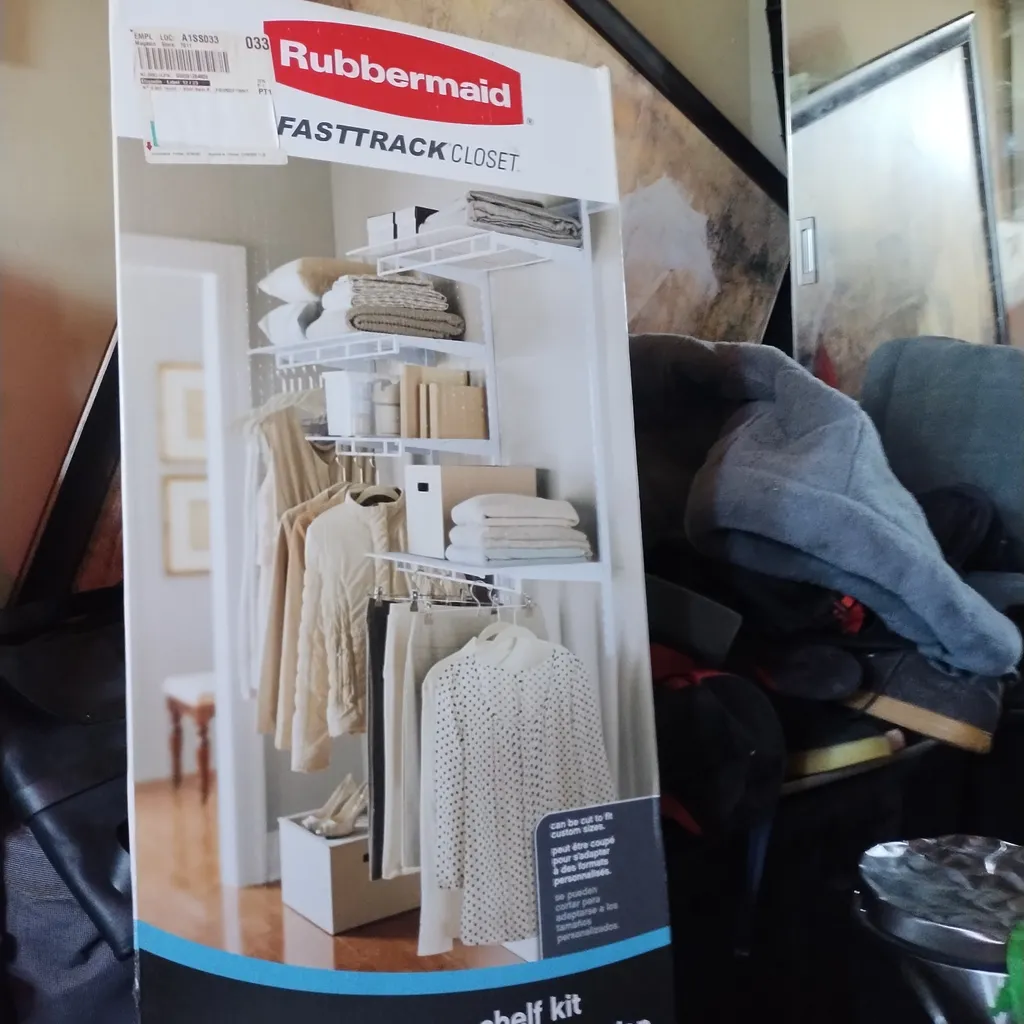 Rubbermaid fasttrack closet  photo 1