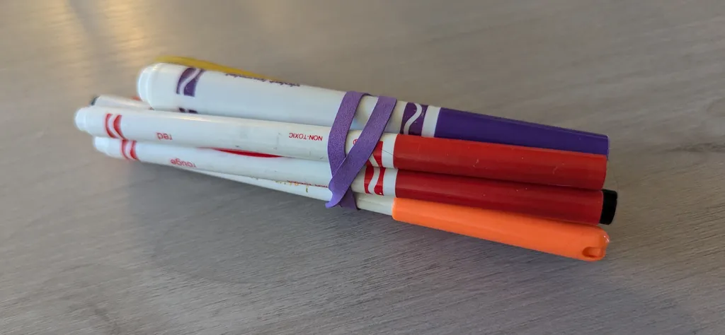 Bundle of Crayola Markers photo 1