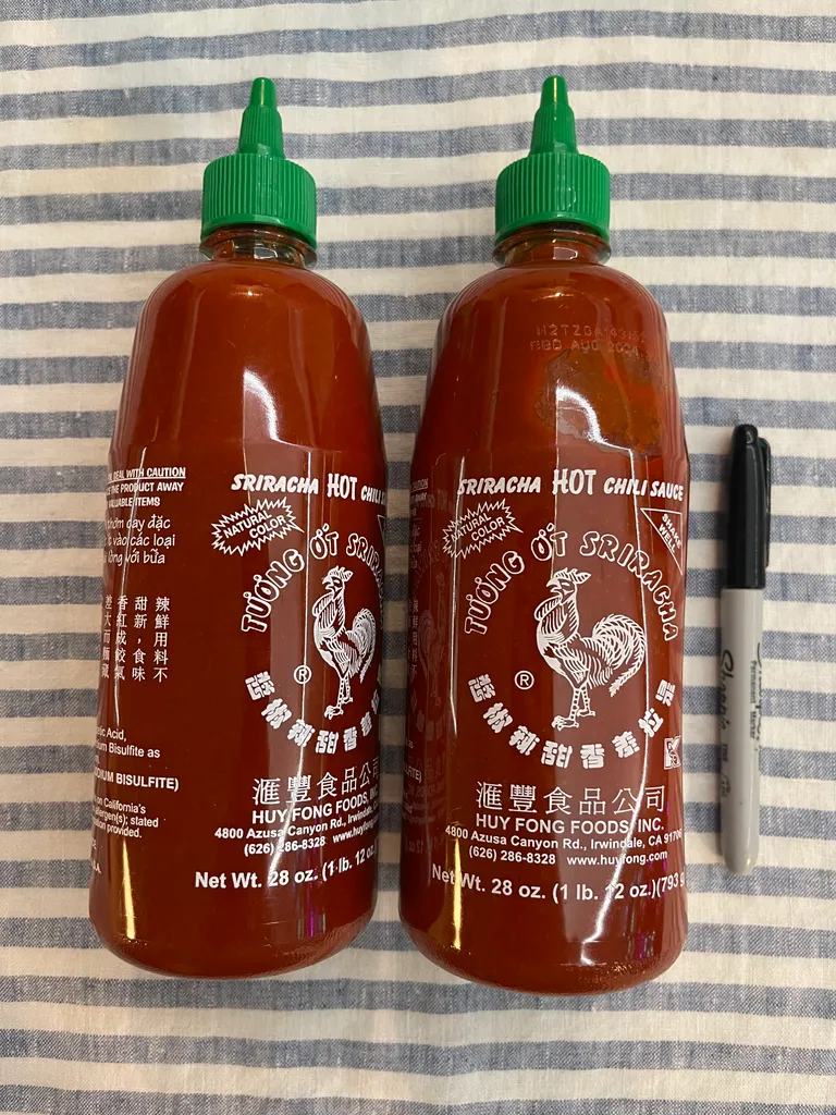 2 Bottles of ORIGINAL Huy Fong Sriratcha (exp 2024) photo 1