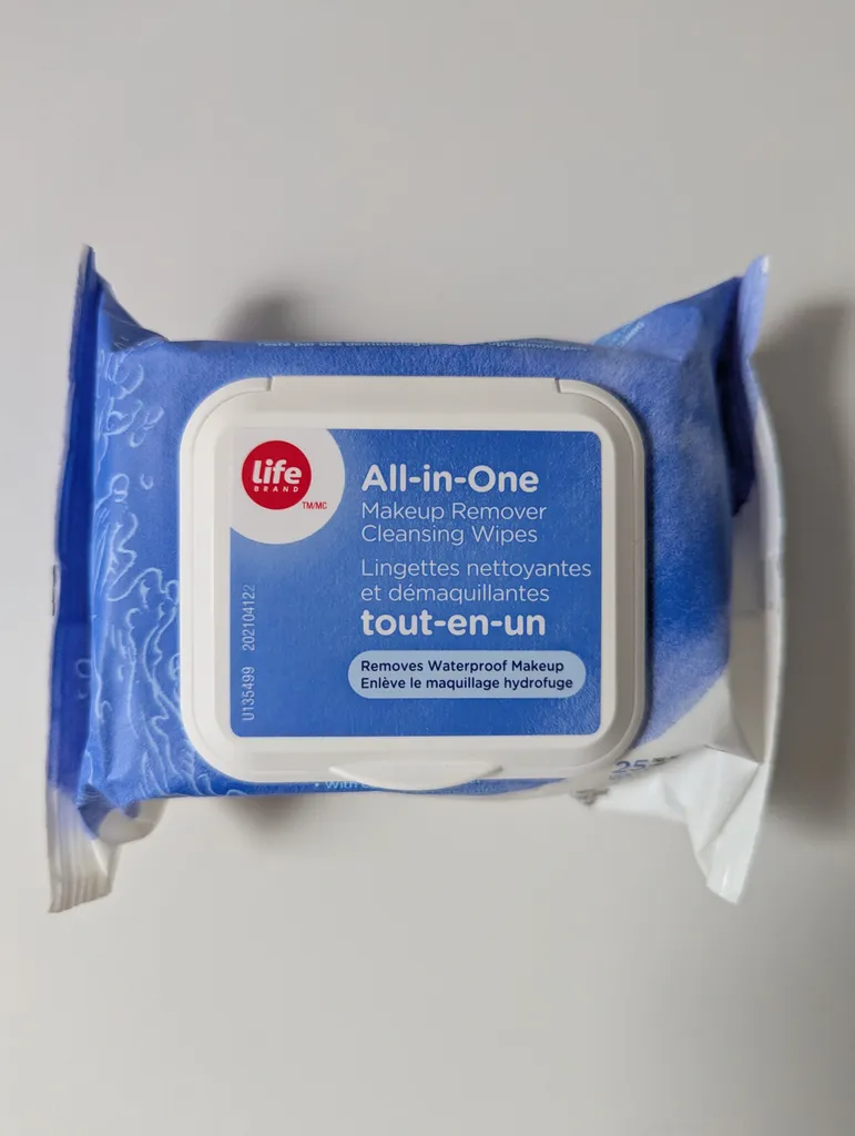 Life Brand All-in-One Makeup Remover Cleansing Wipes photo 1