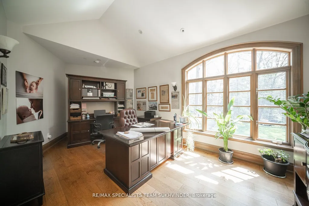 Executive office furnishings photo 1